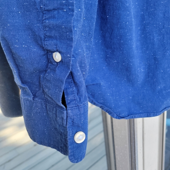 Old Navy Classic Button-Down Shirt - Picture 7 of 8